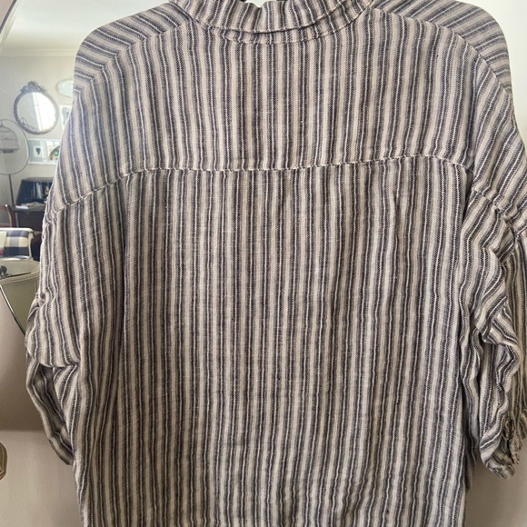 CP Shades linen blend top, size small - Picture 2 of 11